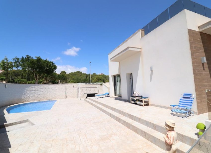 Resale - Villa / House - San Miguel de Salinas - Urbanizaciones