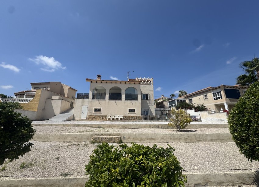 Resale - Villa / House - San Miguel de Salinas