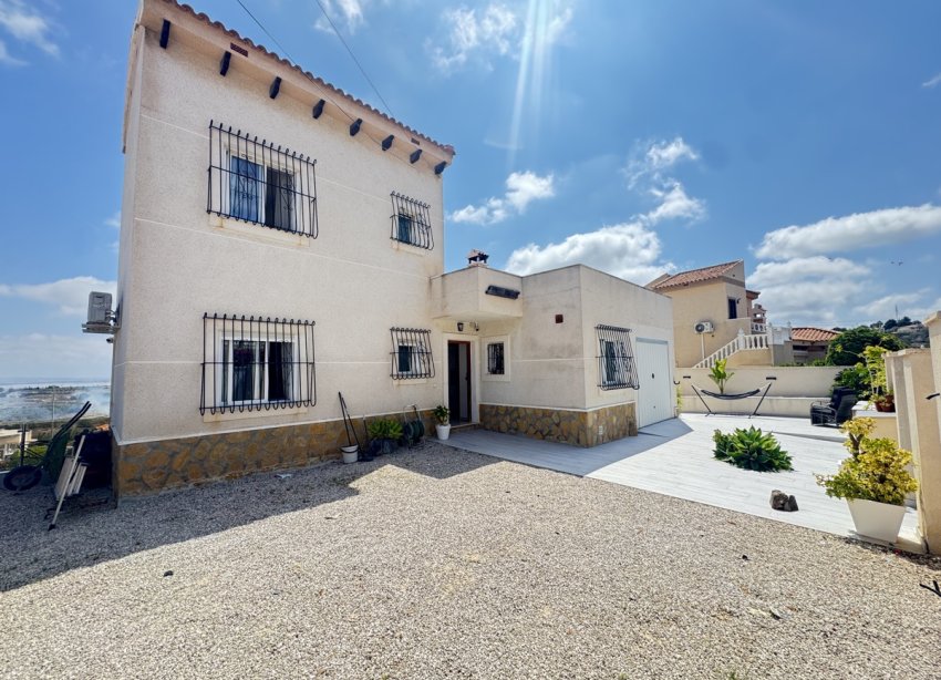 Resale - Villa / House - San Miguel de Salinas