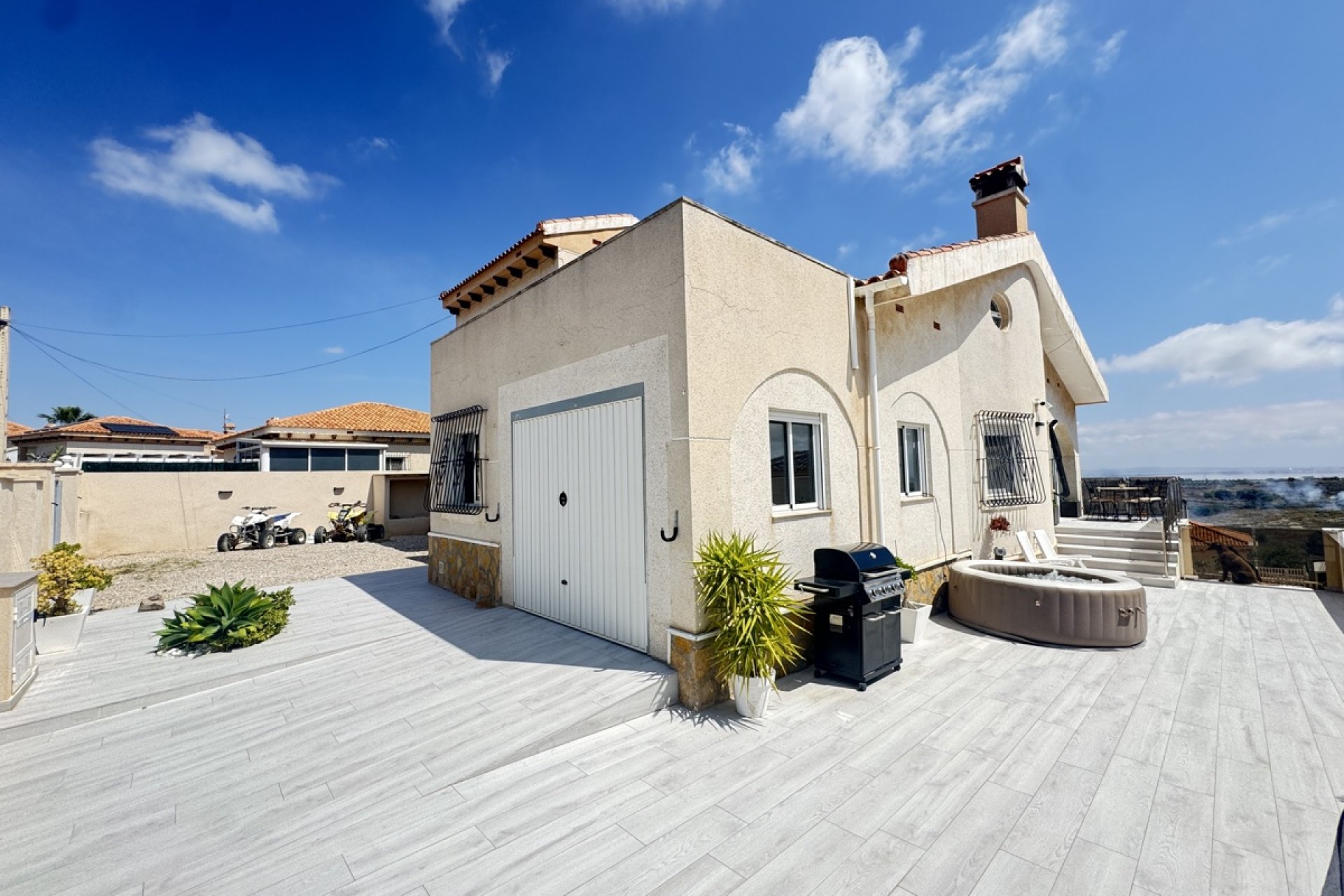 Resale - Villa / House - San Miguel de Salinas