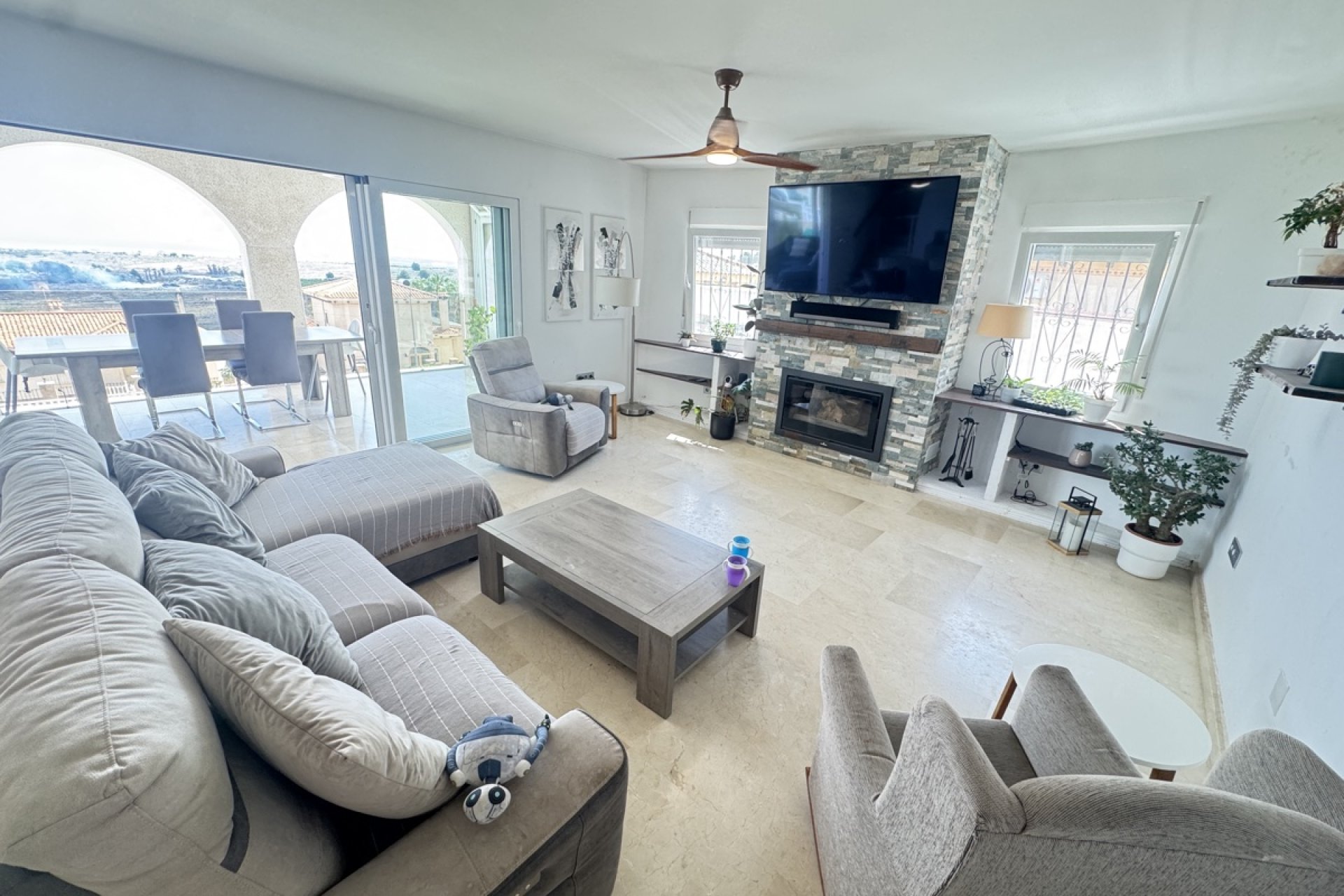 Resale - Villa / House - San Miguel de Salinas