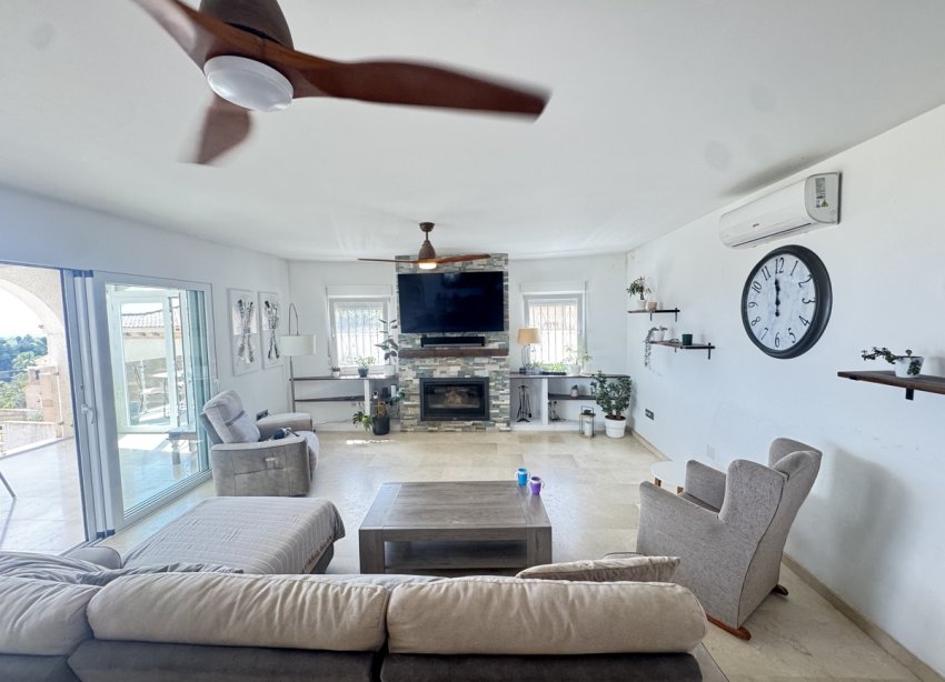 Resale - Villa / House - San Miguel de Salinas