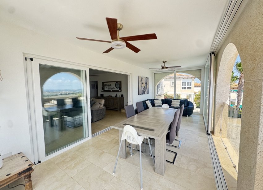Resale - Villa / House - San Miguel de Salinas