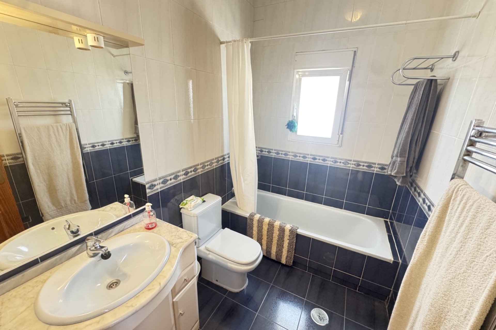 Resale - Villa / House - San Miguel de Salinas