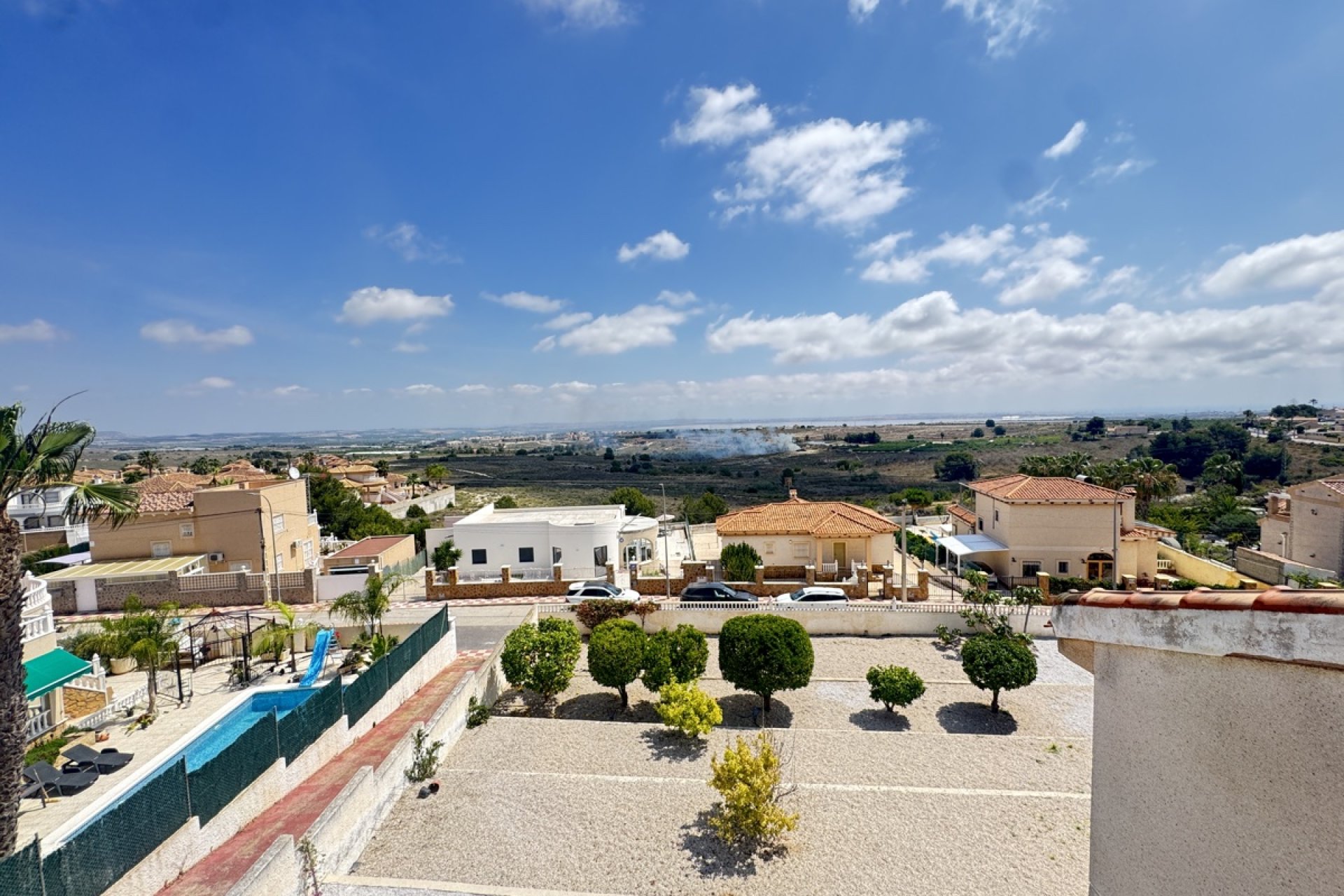 Resale - Villa / House - San Miguel de Salinas