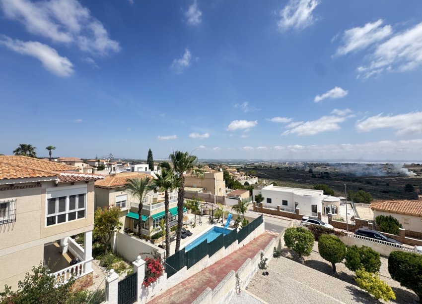 Resale - Villa / House - San Miguel de Salinas