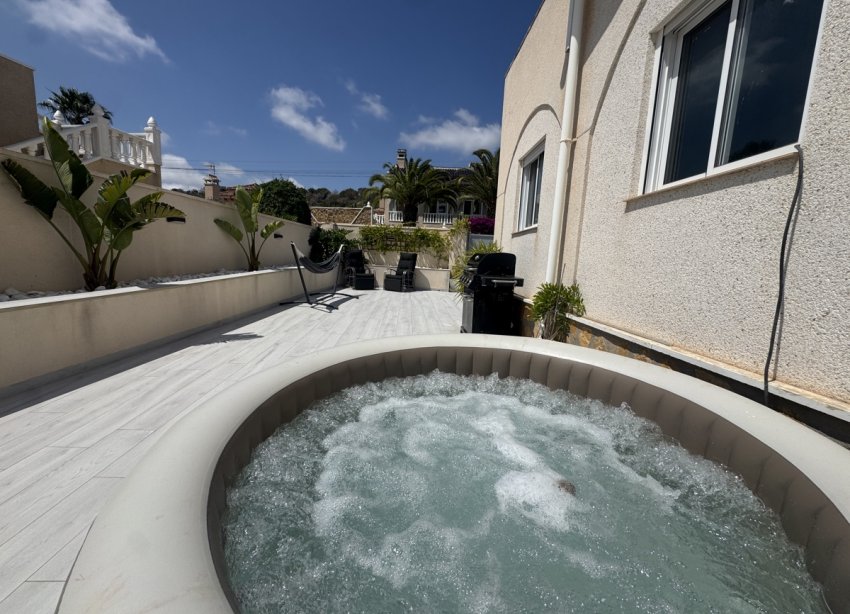 Resale - Villa / House - San Miguel de Salinas