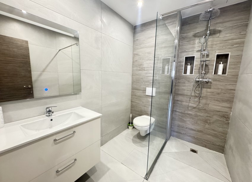 Resale - Villa / House - San Miguel de Salinas
