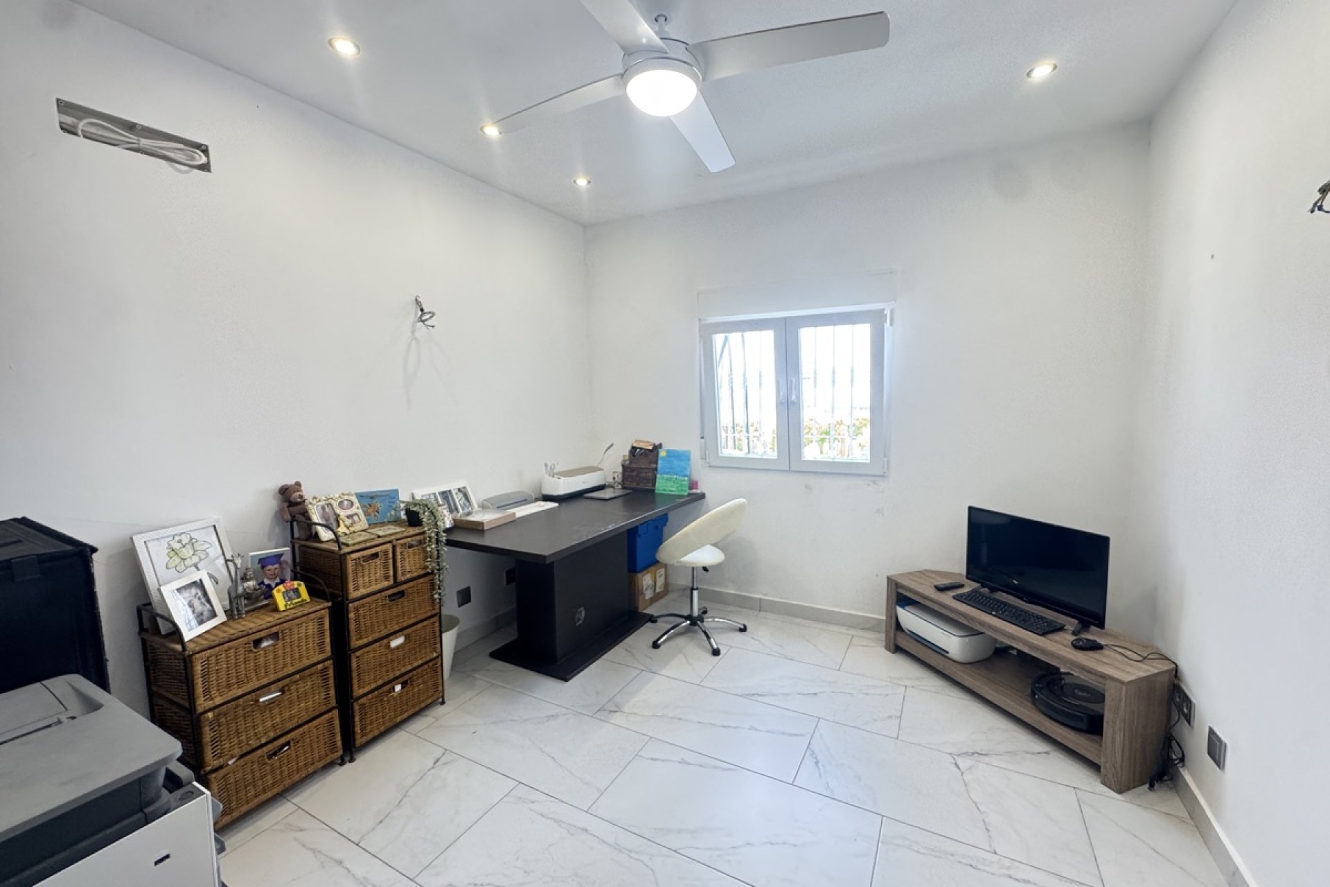 Resale - Villa / House - San Miguel de Salinas