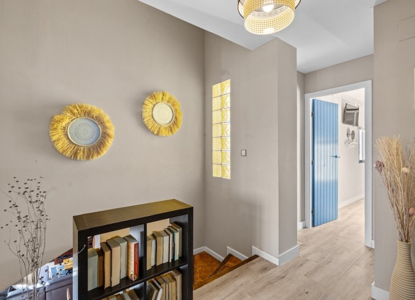 Resale - Villa / House - Santa Pola - El Poble Llevanti