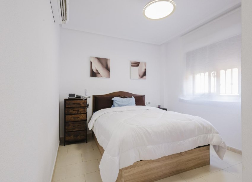 Resale - Villa / House - Torrevieja - Aguas Nuevas