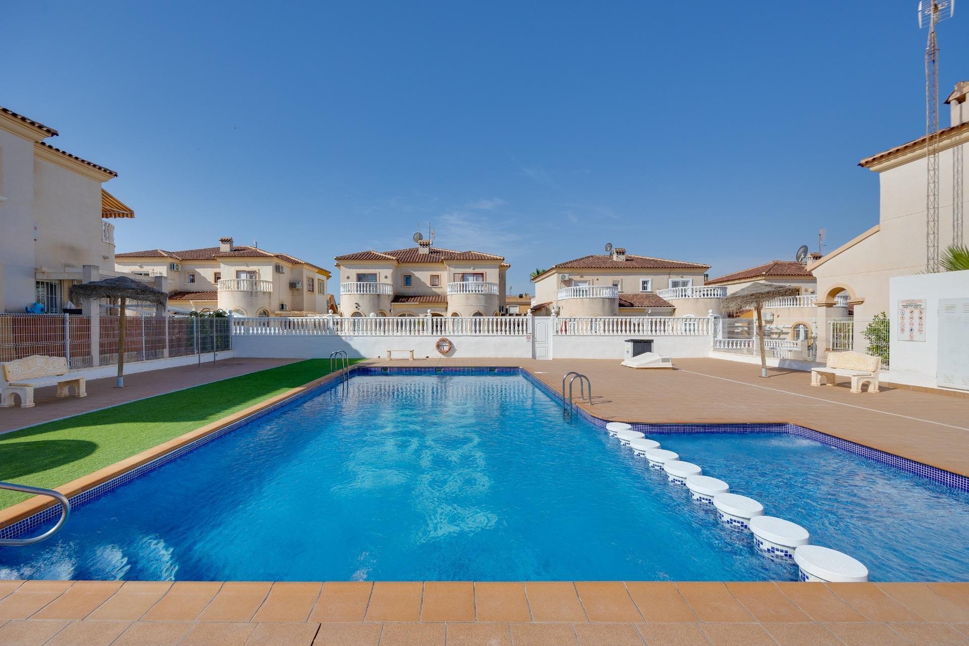 Resale - Villa / House - Torrevieja - Aguas Nuevas