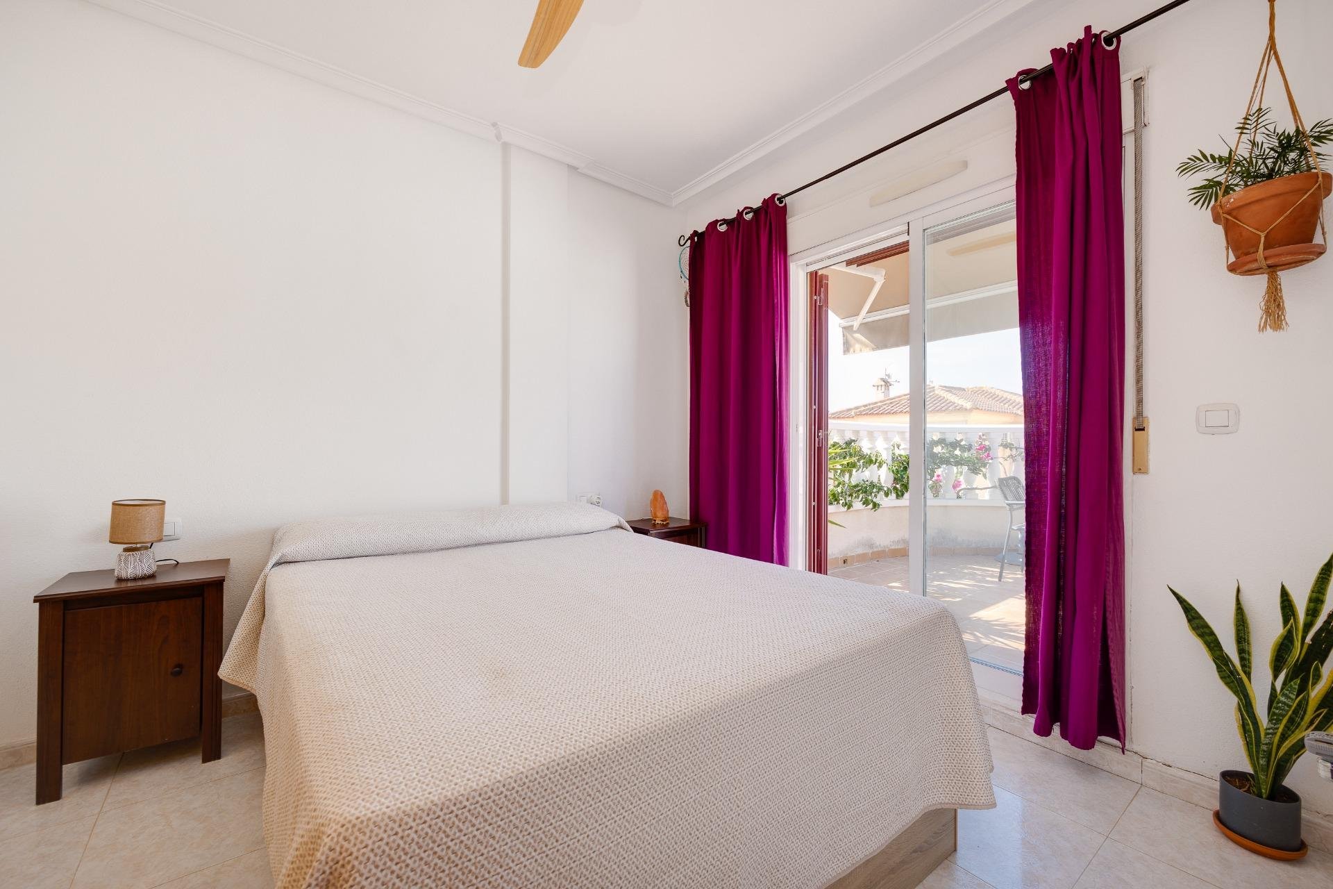 Resale - Villa / House - Torrevieja - Aguas Nuevas