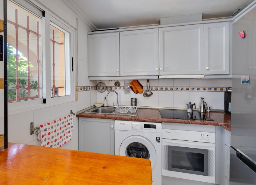 Resale - Villa / House - Torrevieja - Aguas Nuevas