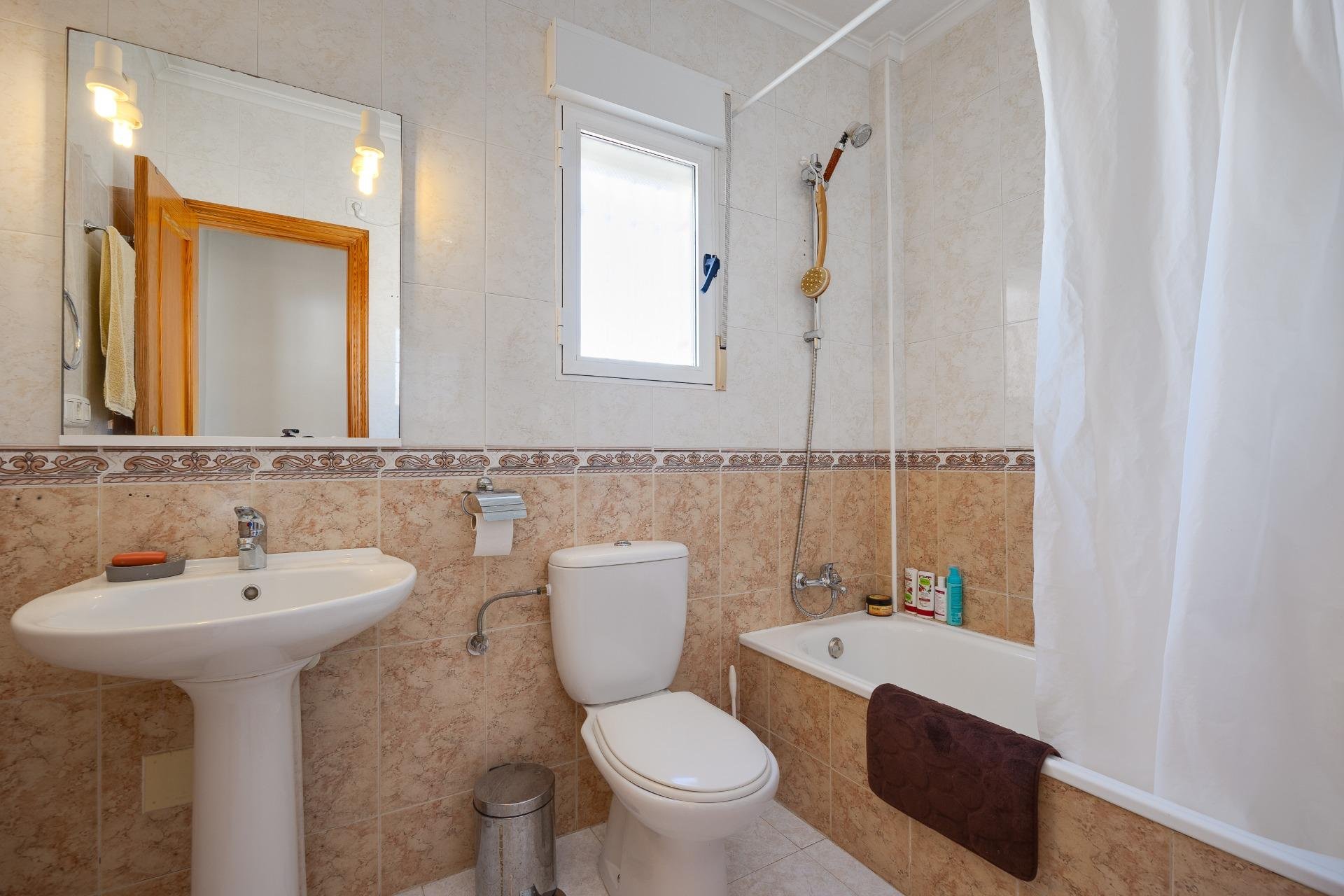 Resale - Villa / House - Torrevieja - Aguas Nuevas