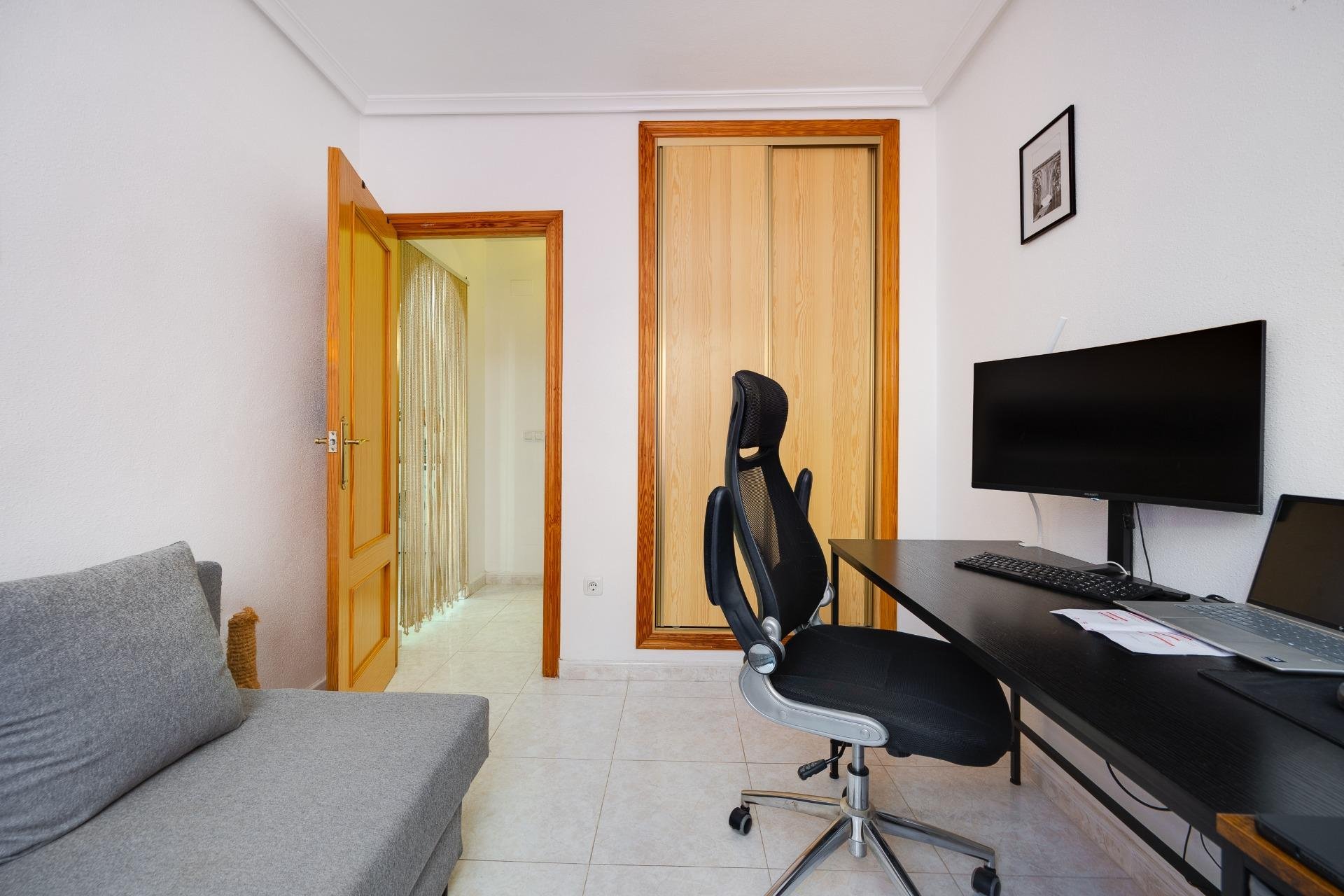 Resale - Villa / House - Torrevieja - Aguas Nuevas