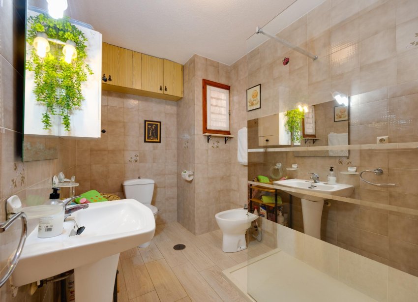 Resale - Villa / House - Torrevieja - Calas blanca