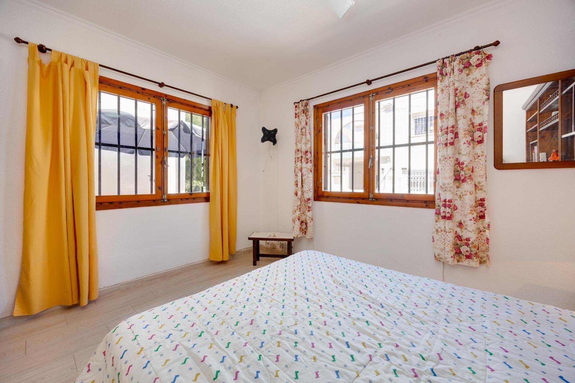 Resale - Villa / House - Torrevieja - Calas blanca