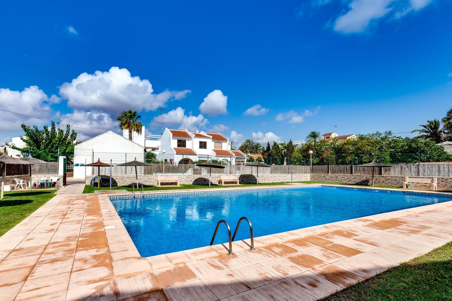 Resale - Villa / House - Torrevieja - Calas blanca
