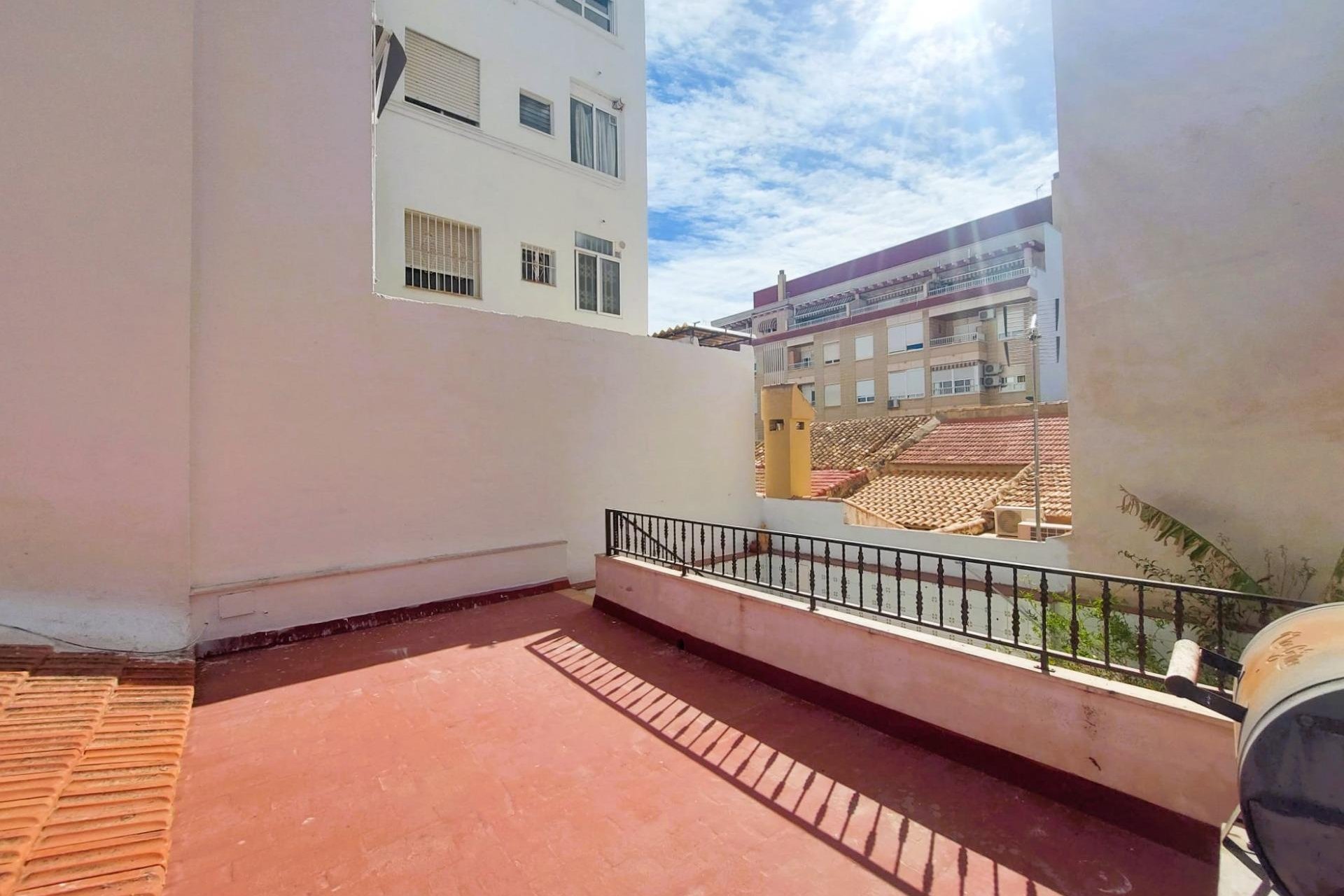 Resale - Villa / House - Torrevieja - Centro
