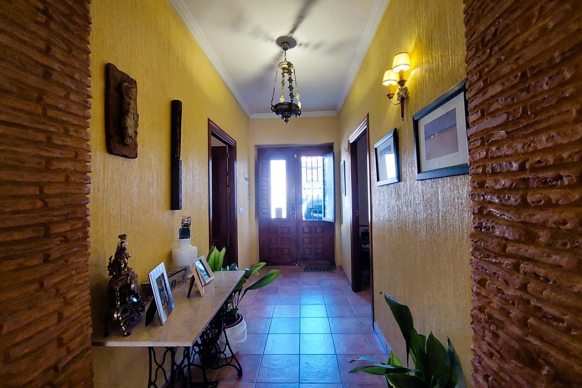 Resale - Villa / House - Torrevieja - Centro