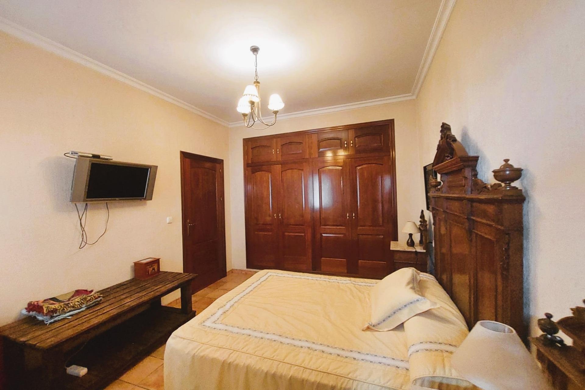 Resale - Villa / House - Torrevieja - Centro