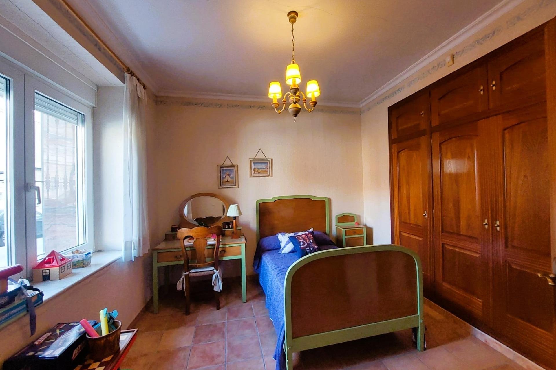 Resale - Villa / House - Torrevieja - Centro