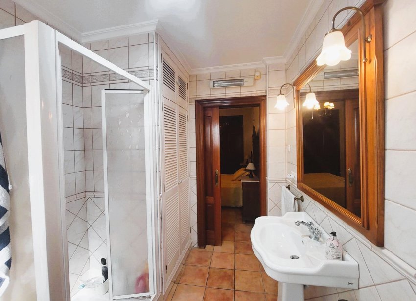 Resale - Villa / House - Torrevieja - Centro