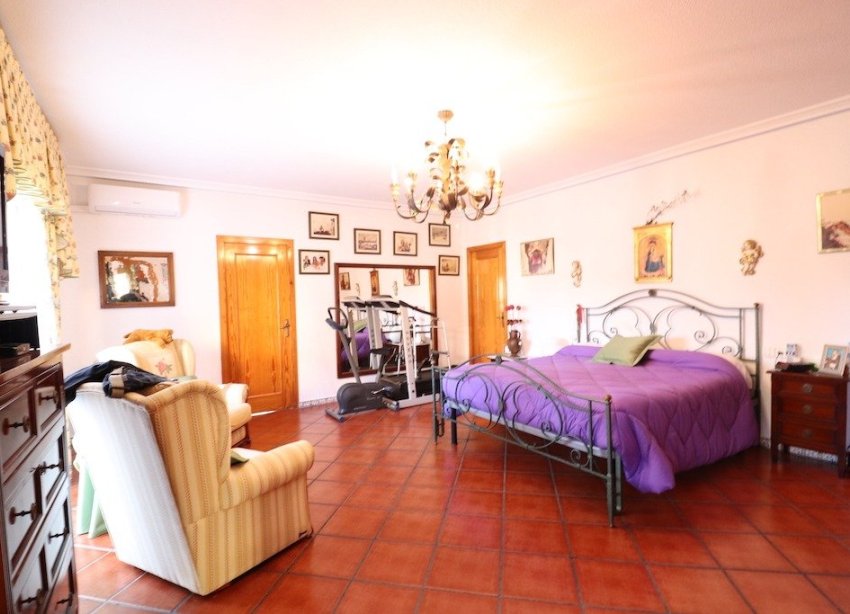 Resale - Villa / House - Torrevieja - El Chaparral