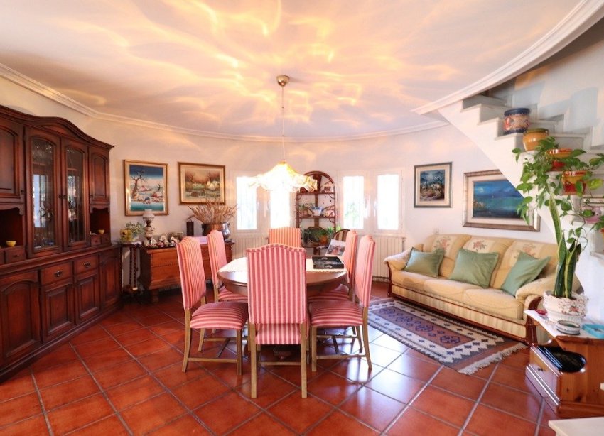 Resale - Villa / House - Torrevieja - El Chaparral