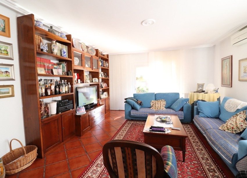 Resale - Villa / House - Torrevieja - El Chaparral
