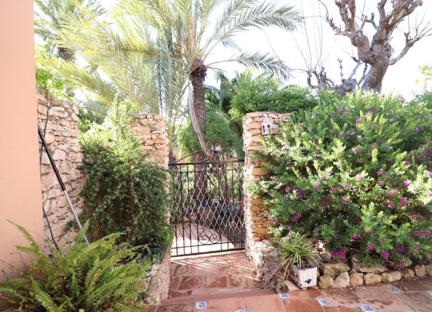 Resale - Villa / House - Torrevieja - El Chaparral