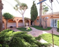 Resale - Villa / House - Torrevieja - El Chaparral