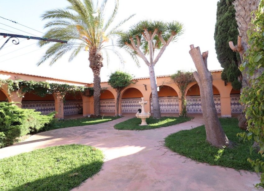 Resale - Villa / House - Torrevieja - El Chaparral