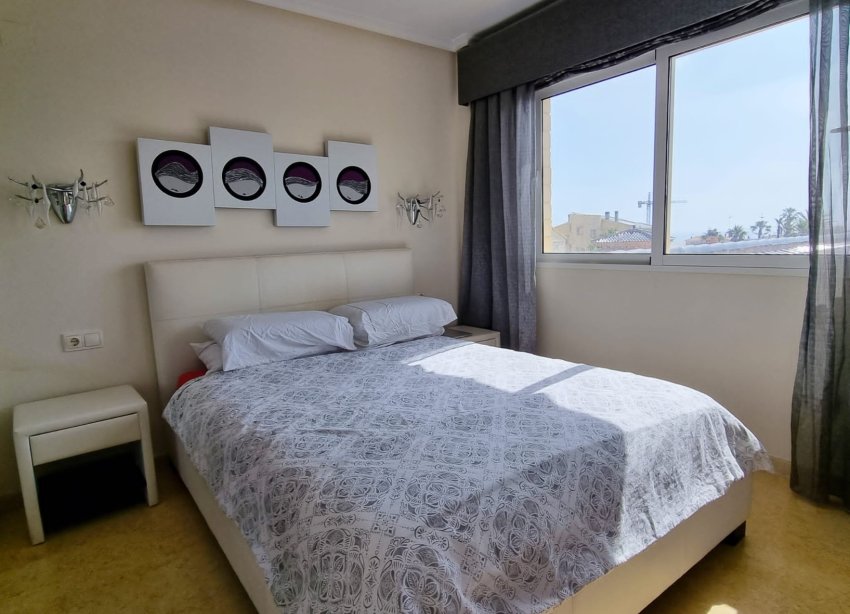 Resale - Villa / House - Torrevieja - La Mata