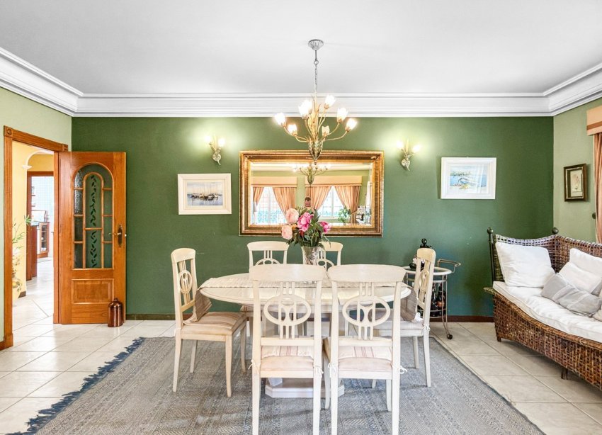 Resale - Villa / House - Torrevieja - La Mata