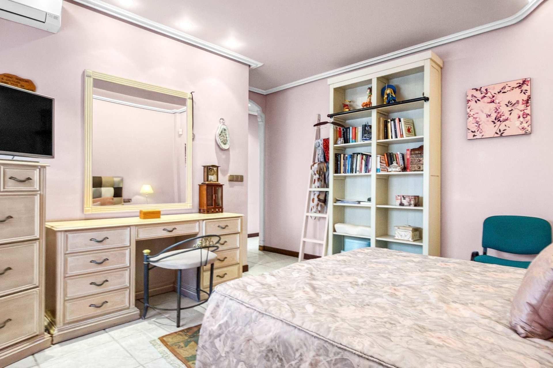 Resale - Villa / House - Torrevieja - La Mata