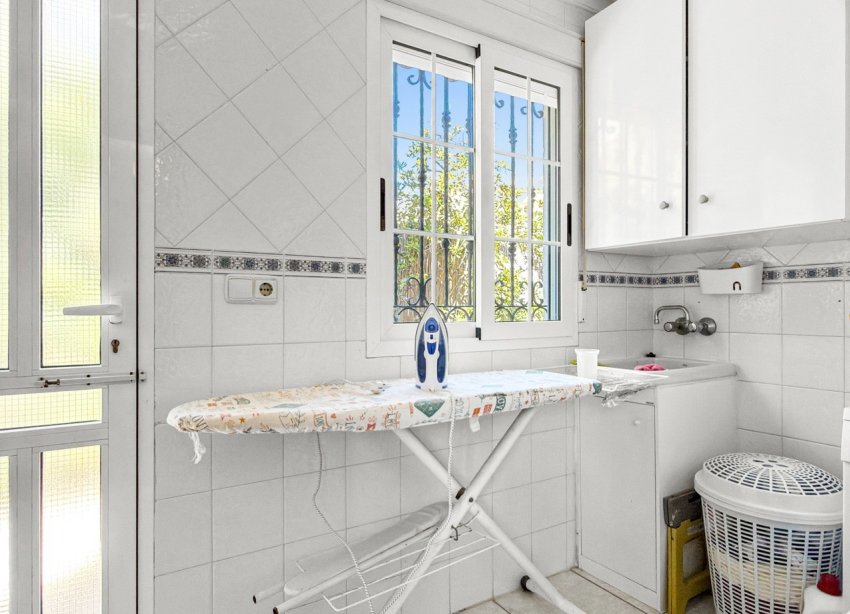 Resale - Villa / House - Torrevieja - La Mata