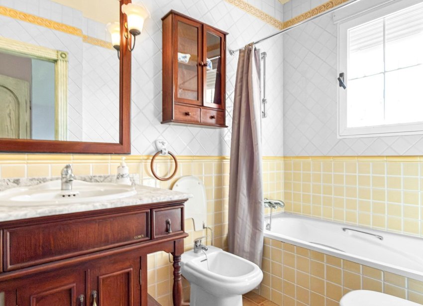 Resale - Villa / House - Torrevieja - La Mata