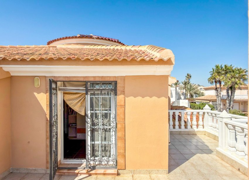 Resale - Villa / House - Torrevieja - La Mata
