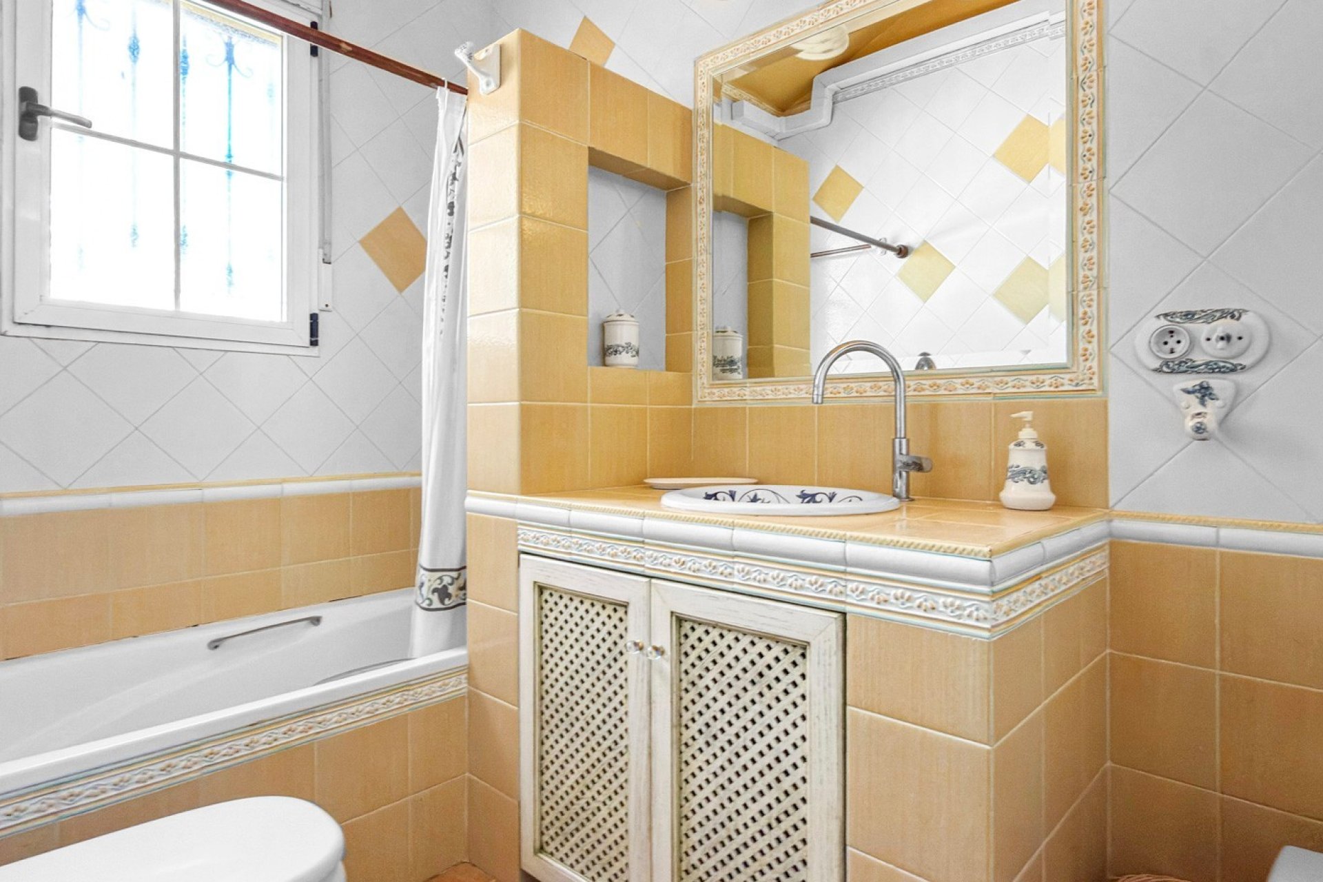 Resale - Villa / House - Torrevieja - La Mata