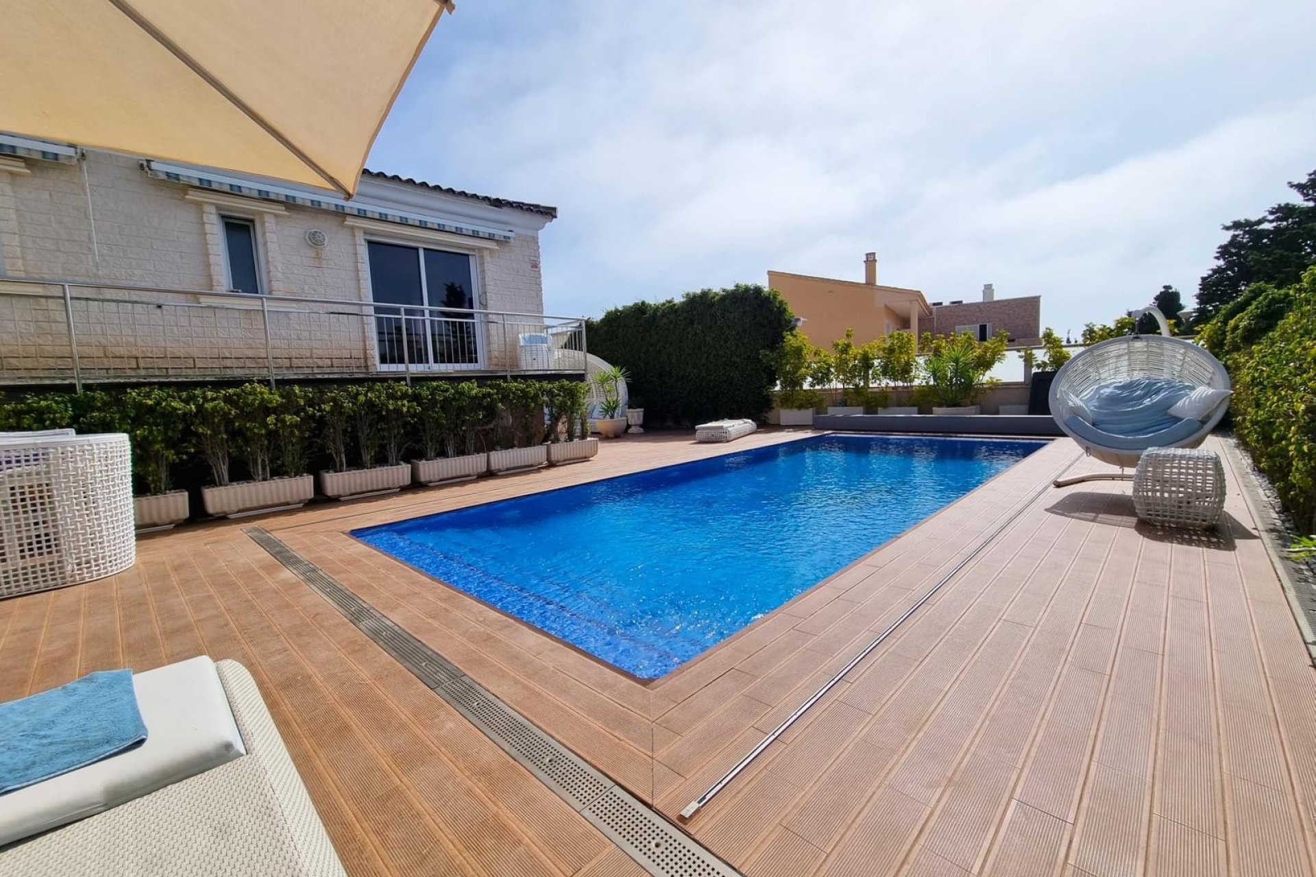 Resale - Villa / House - Torrevieja - La Mata
