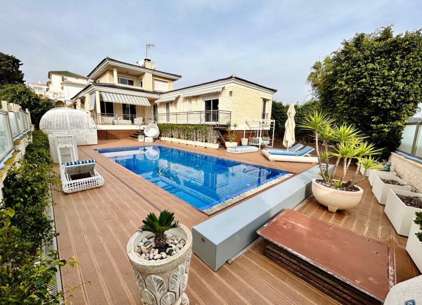 Resale - Villa / House - Torrevieja - La Mata
