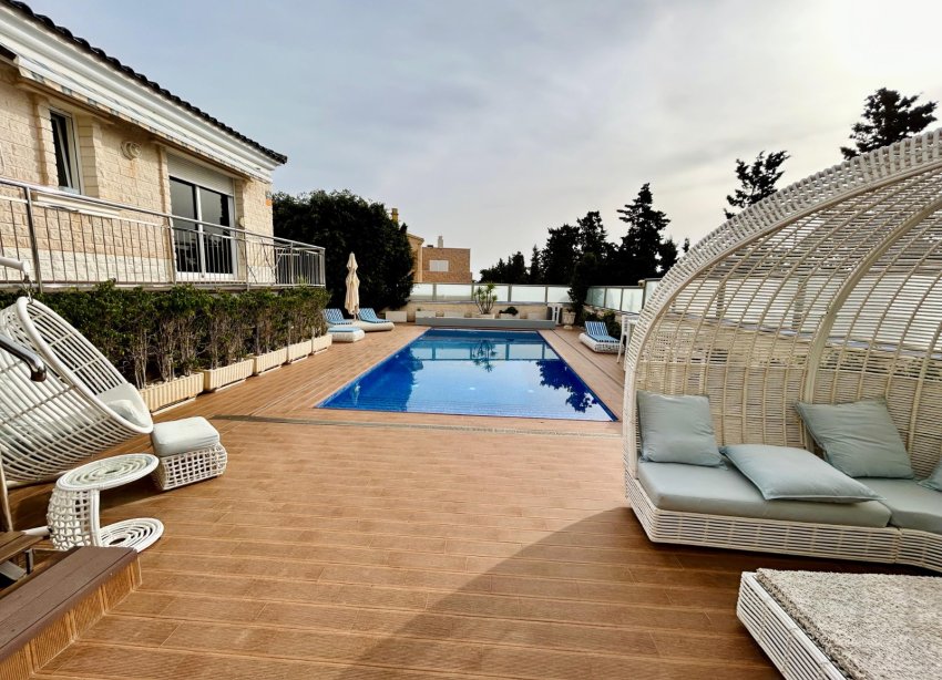 Resale - Villa / House - Torrevieja - La Mata