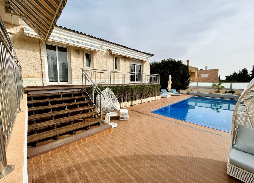 Resale - Villa / House - Torrevieja - La Mata