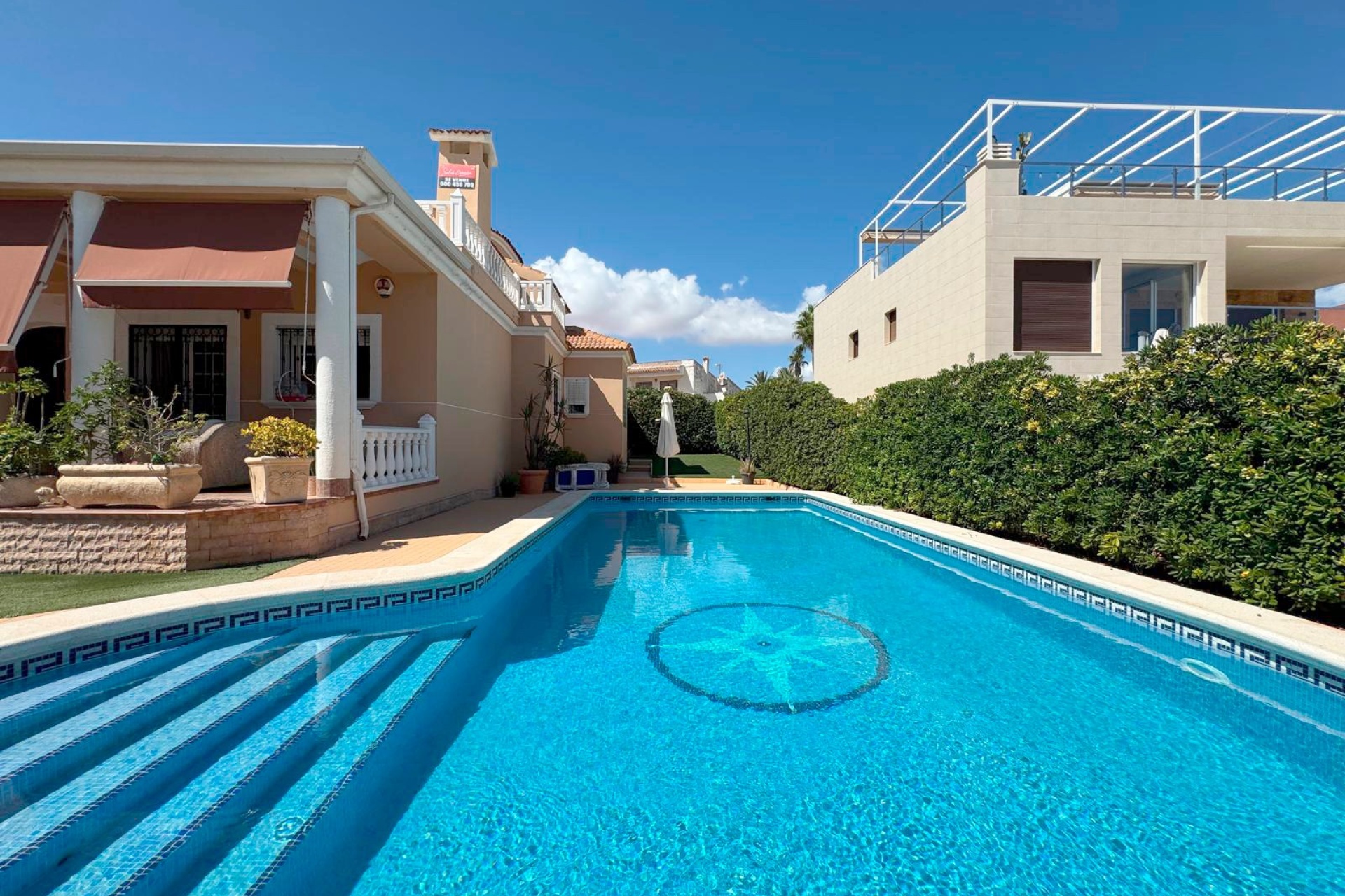 Resale - Villa / House - Torrevieja - La Mata