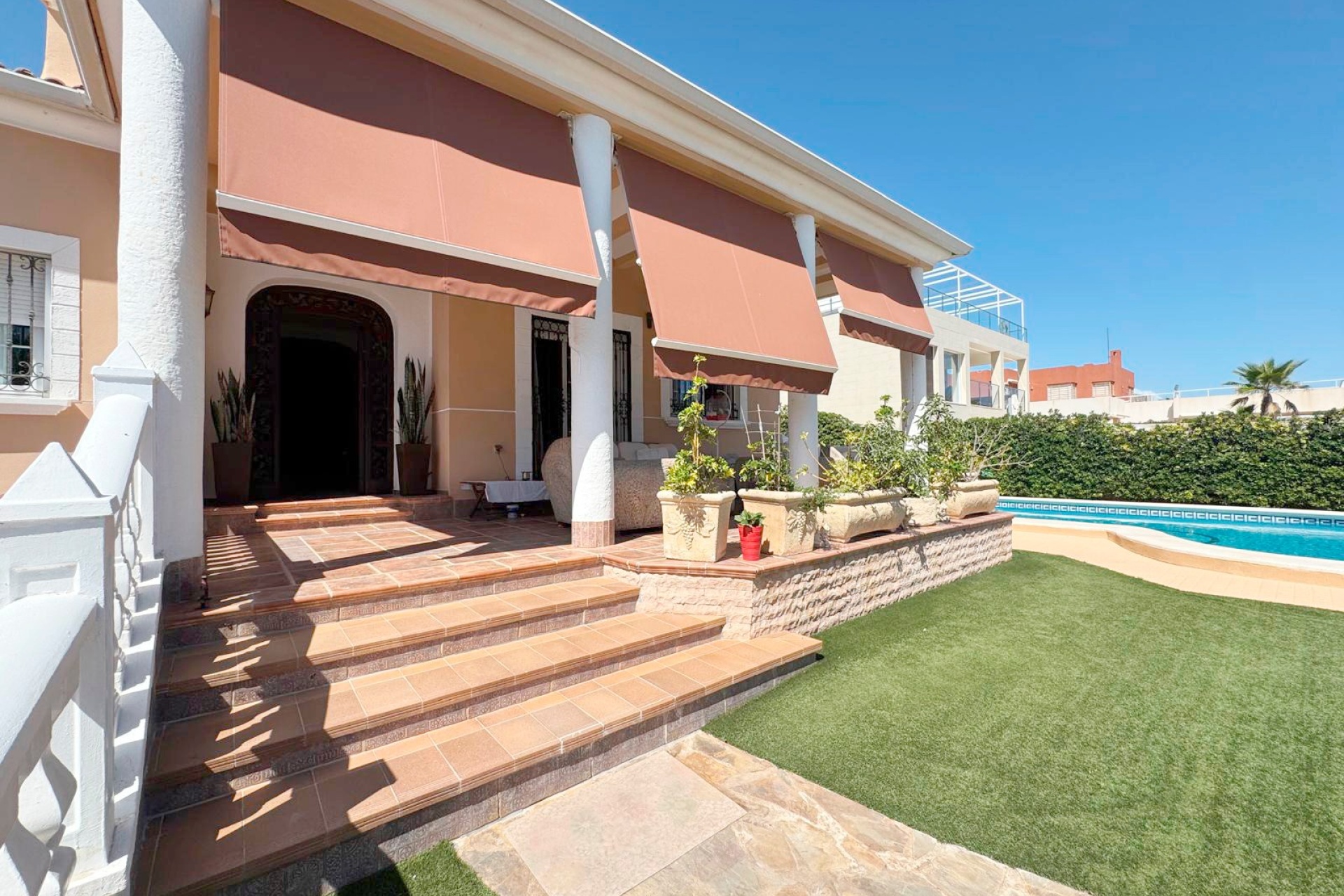 Resale - Villa / House - Torrevieja - La Mata