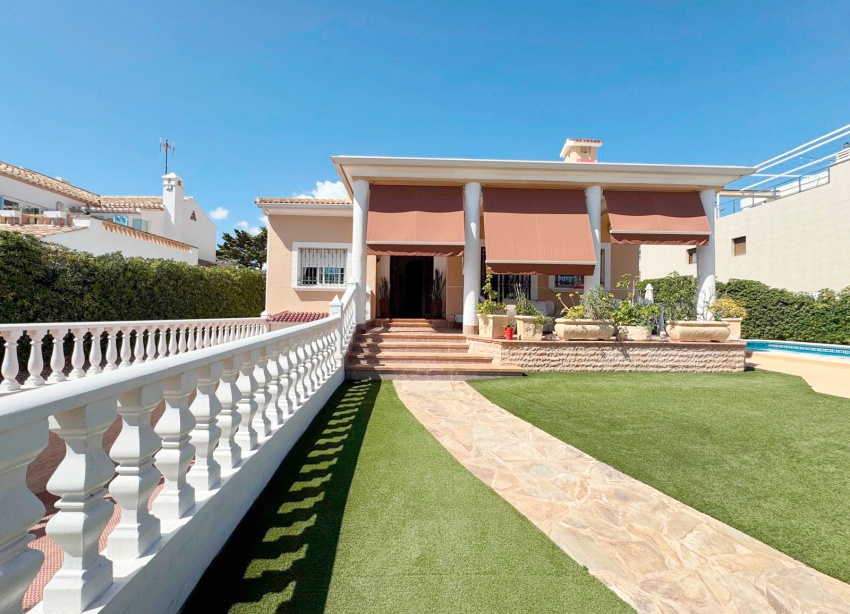 Resale - Villa / House - Torrevieja - La Mata