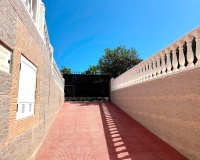 Resale - Villa / House - Torrevieja - La Mata