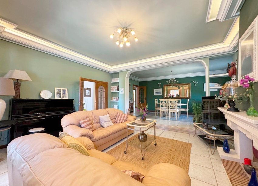 Resale - Villa / House - Torrevieja - La Mata